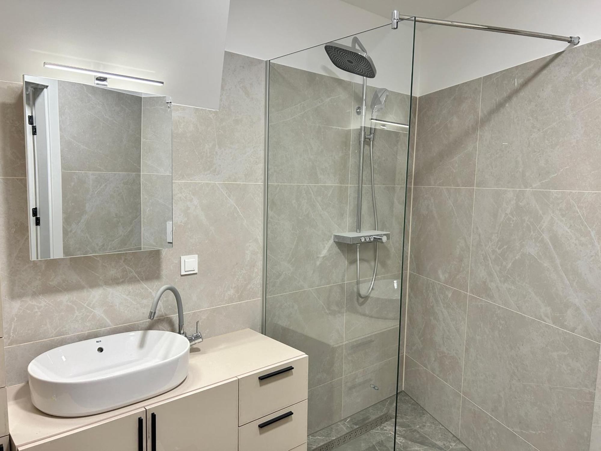 Asp Modern With Balcony & Free Parking Appartement Wenen